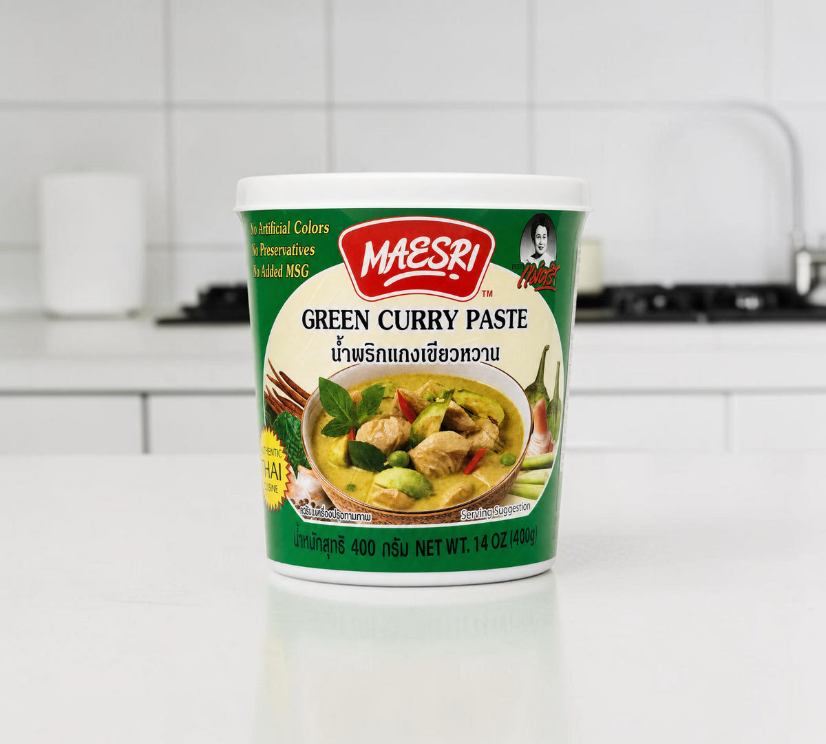 Thai Ranee Mae Sri green curry paste in a 400g tub featuring authentic Thai ingredients and serving suggestion