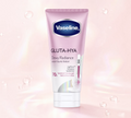Thai Ranee Vaseline Gluta-Hya Serum Burst Lotion Dewy Radiance in a pink tube for bright and moisturised skin