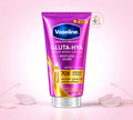 Thai Ranee Vaseline Healthy Bright Gluta-Hya Serum Burst Lotion Spotless Glow in a 290ml purple squeeze tube.